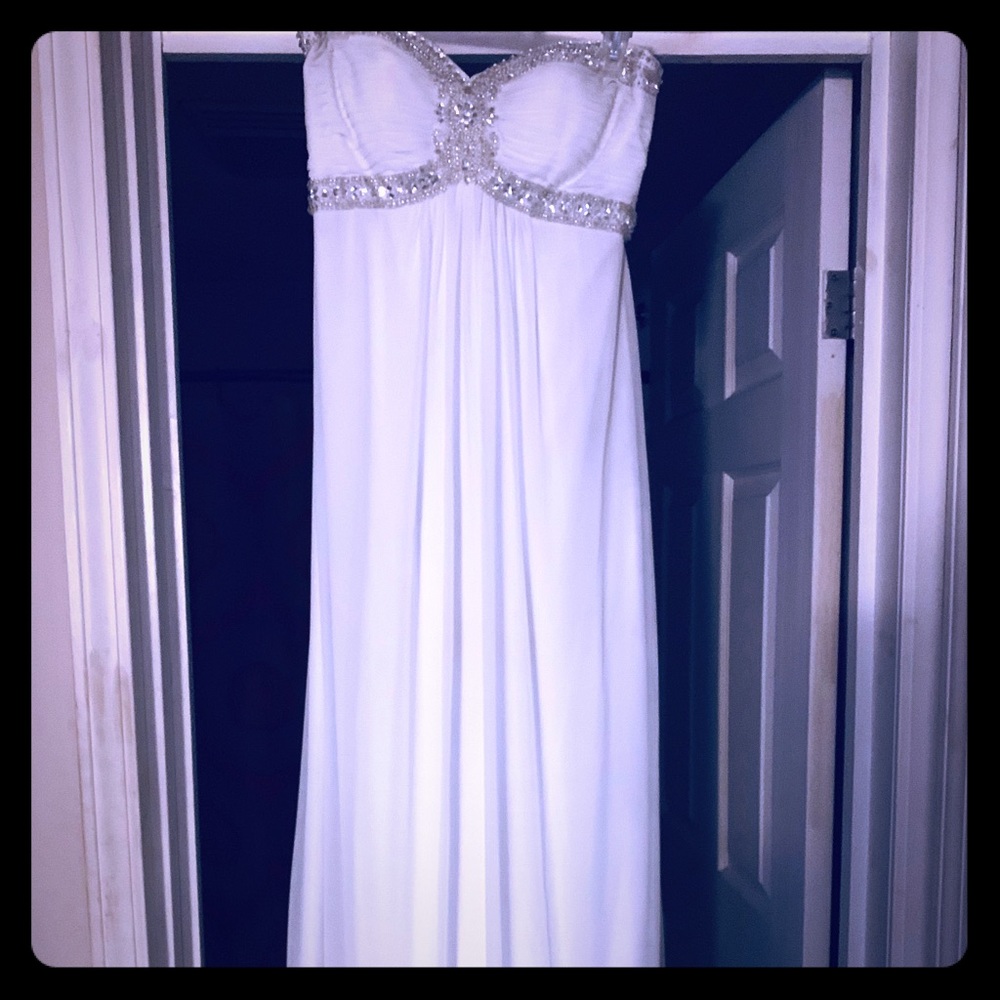 AMAZINGLY BEAUTIFUL GOWN